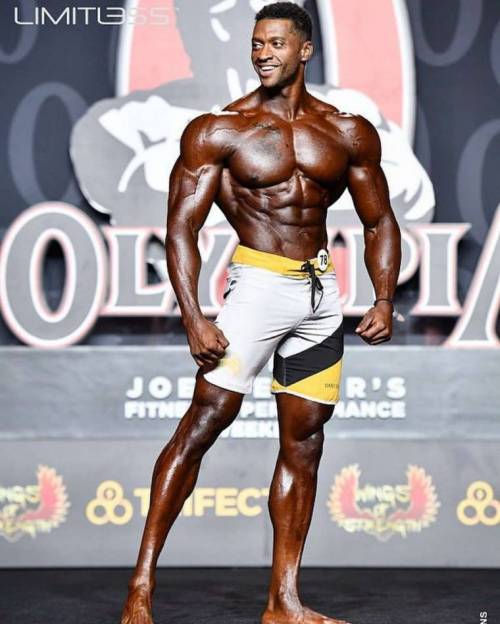 미스터 올림피아 남자 피지크(PHYSIQUE) 1위.jpg