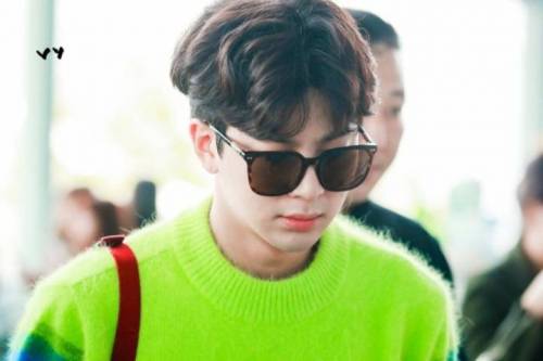 최근 연예인한테 협찬 엄청 뿌린 옷