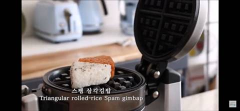 [스압] 와플기계에 별걸 다해먹는 한국인.jpg
