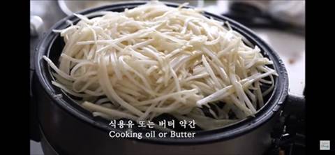 [스압] 와플기계에 별걸 다해먹는 한국인.jpg