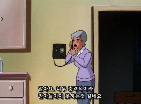 아들의 사망소식을 듣고 곤란스러워 하는 어머니.jpg