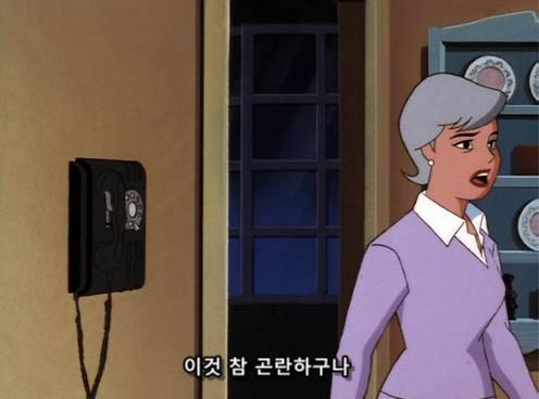 아들의 사망소식을 듣고 곤란스러워 하는 어머니.jpg