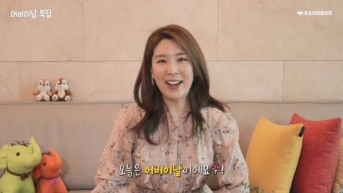 어버이날을 맞이하여 특별 게스트를 초대한 인터넷 방송인.jpg