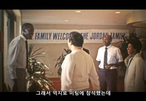 지금의 나이키를 있게 만든 인물.jpg