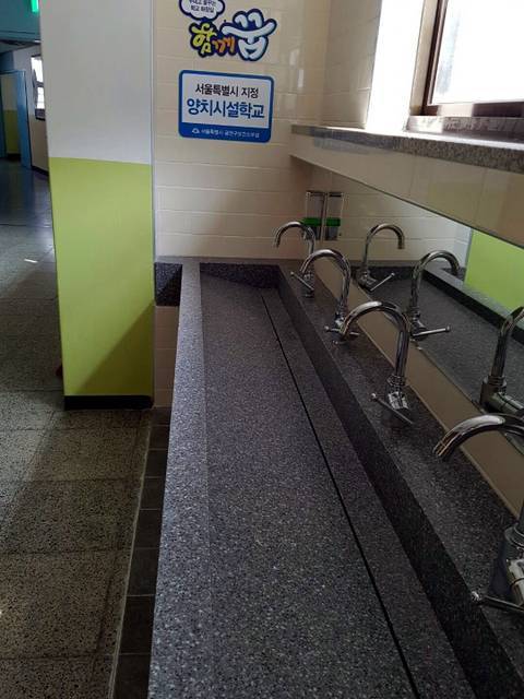 양치실이 따로있는 학교.jpg