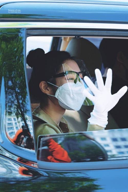 한 아이돌의 이시국 퇴근길 패션