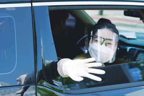 한 아이돌의 이시국 퇴근길 패션