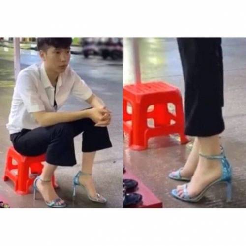하이힐 완판시킨 사장님! 의 발목 라인jpg
