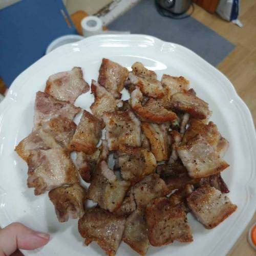 에어프라이어로 구운 삼겹살.jpg