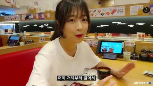 [스압] 18시간 굶고 초밥을 먹으면.jpg