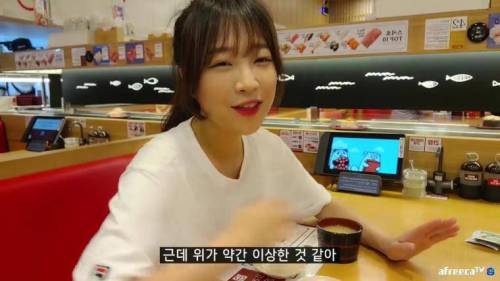 [스압] 18시간 굶고 초밥을 먹으면.jpg