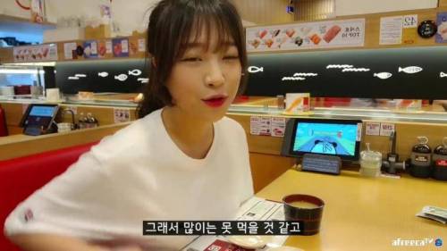 [스압] 18시간 굶고 초밥을 먹으면.jpg