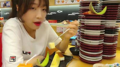 [스압] 18시간 굶고 초밥을 먹으면.jpg