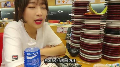 [스압] 18시간 굶고 초밥을 먹으면.jpg