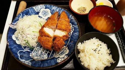 3,000원 짜리 돈가스 정식.jpg