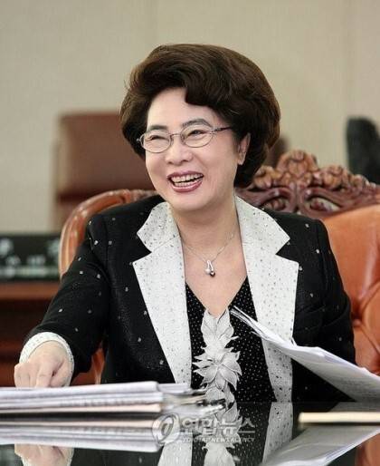 [스압] 쌍둥이가 한날한시 태어난 병원의 간호사가된 사연.jpg