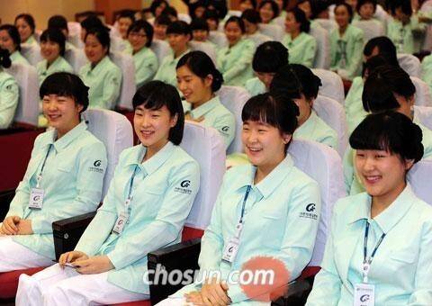 [스압] 쌍둥이가 한날한시 태어난 병원의 간호사가된 사연.jpg