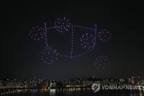 여의도 한강공원에 뜬 희망메시지.jpg