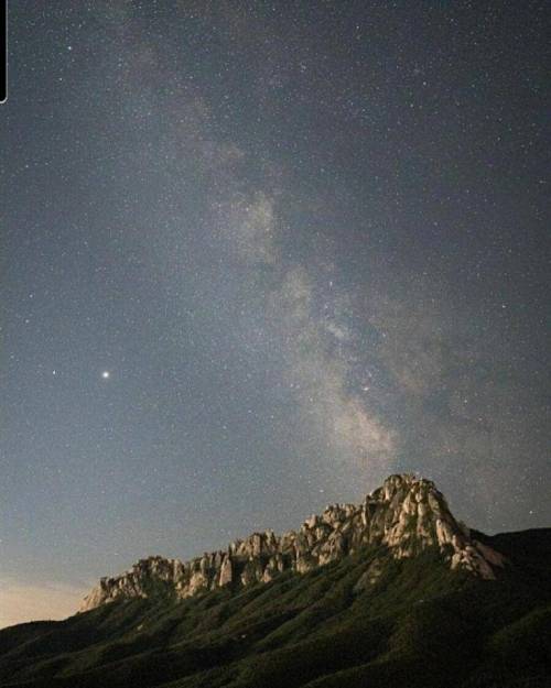 우리나라에서 가장 아름답다는 울산바위 은하수.jpg