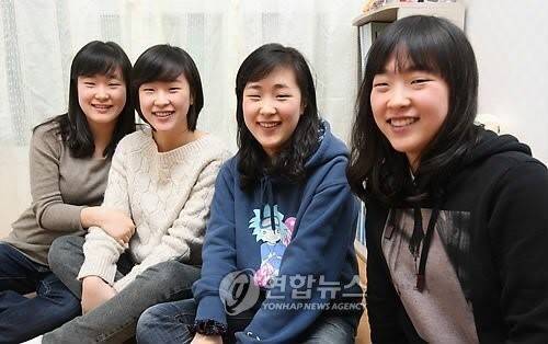 [스압] 쌍둥이가 한날한시 태어난 병원의 간호사가된 사연.jpg