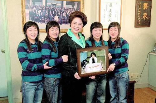 [스압] 쌍둥이가 한날한시 태어난 병원의 간호사가된 사연.jpg