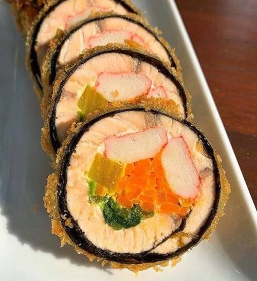 베트남에서 현지화한 김밥.jpg