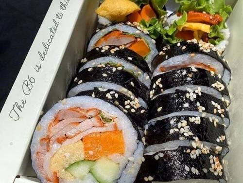 베트남에서 현지화한 김밥.jpg