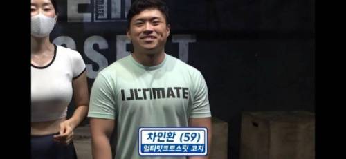 건강하고 탄탄해보이는 흔한 헬스 유튜버.jpg