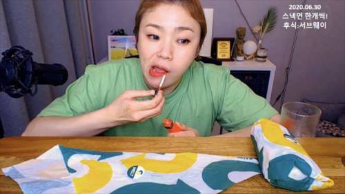 [스압] 립제품 알려주다 갑자기 화난 입짧은햇님.jpg