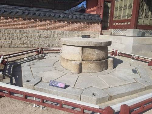 [스압] 경복궁에 사는 메롱해치.jpg