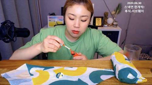 [스압] 립제품 알려주다 갑자기 화난 입짧은햇님.jpg