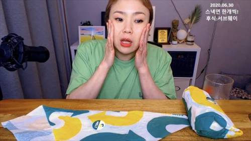 [스압] 립제품 알려주다 갑자기 화난 입짧은햇님.jpg