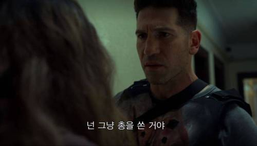 퍼니셔가 사람에게 총쏘고 멘탈 터진 여자애 위로하는 법.jpg