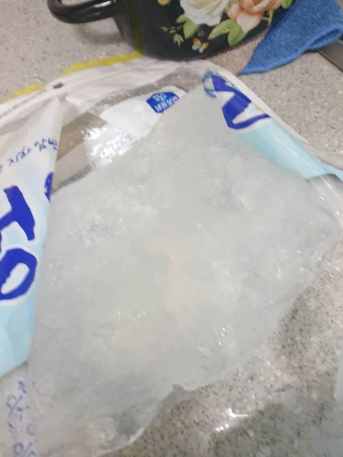 단단하게 굳은 얼음 부수는 꿀팁.jpg