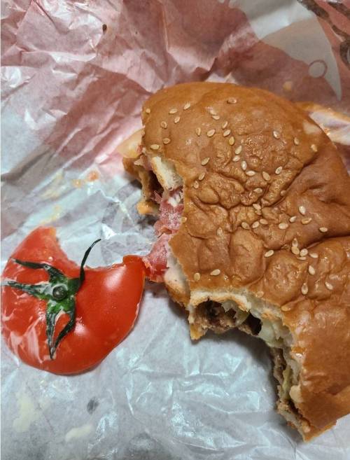 신선한 토마토 사용하는 버거킹.jpg