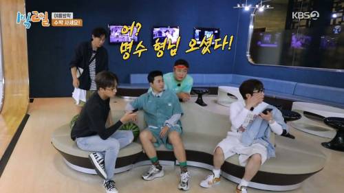 [스압] 고생하는 1박2일 맴버를 위해 수박 5만원에 구입한 박명수.jpg