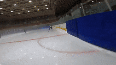 쇼트트랙 속도 간접체험.gif