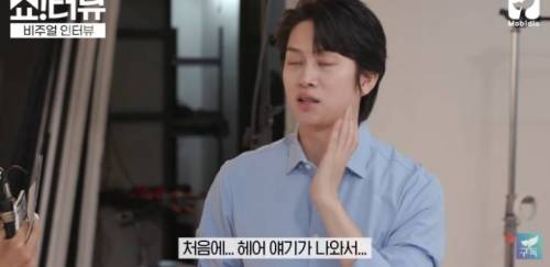 김희철이 슈주 15주년 기념 앨범을 위해 기르던 머리 자른 이유.jpg