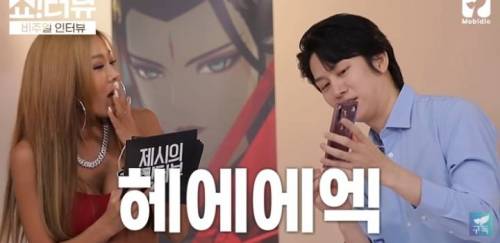 김희철이 슈주 15주년 기념 앨범을 위해 기르던 머리 자른 이유.jpg