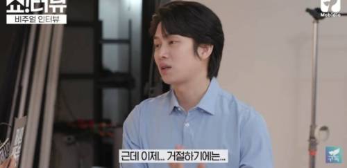 김희철이 슈주 15주년 기념 앨범을 위해 기르던 머리 자른 이유.jpg
