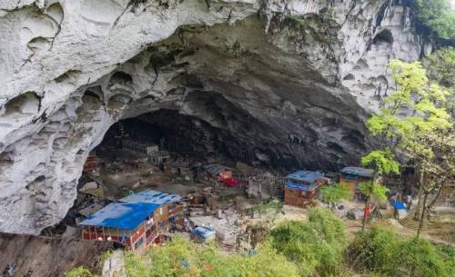 20층 높이의 동굴에서 사는 사람들