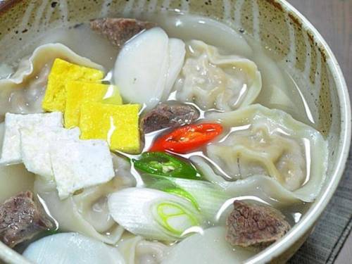 시골에서는 설날 떡국에 만두 안넣어?