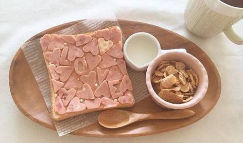 식빵 한 장도 절대 그냥 먹지 않음.jpg