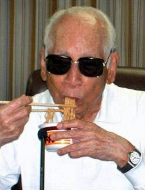 하루에 라면 하나씩 먹은 남자의 최후.jpg