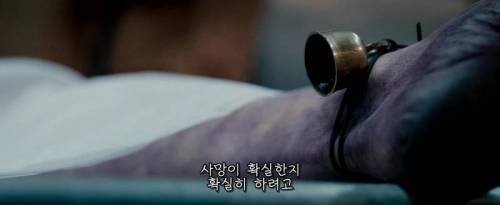 시체 발목에 종을 매달아 놓는 이유
