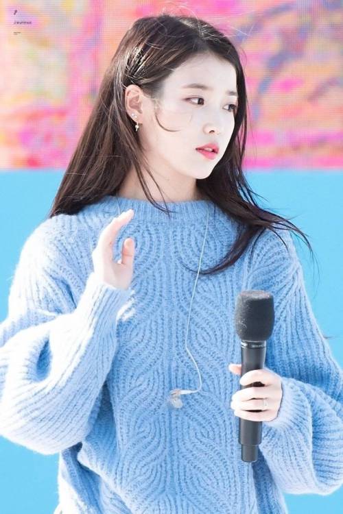 실검까지간 아이유 피어싱존....jpg