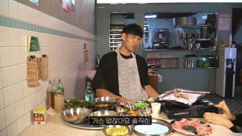 [스압] 친절한 식당에서 먹방 찍으면 안되는 이유