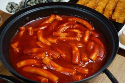 충주에만 있는 신전떡볶이.jpg