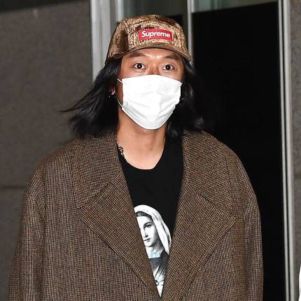 요즘 머리 길이 애매한데 모자 쓰는 사람들이 피할 수 없는 구간.jpg