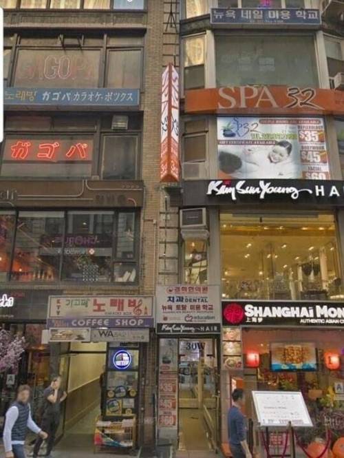뉴욕 맨해튼에 한국식 간판을 패치해 봄.jpg